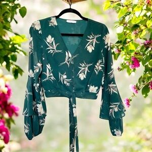 Calista Green Floral‎ Front Button Cropped Front tie Size S